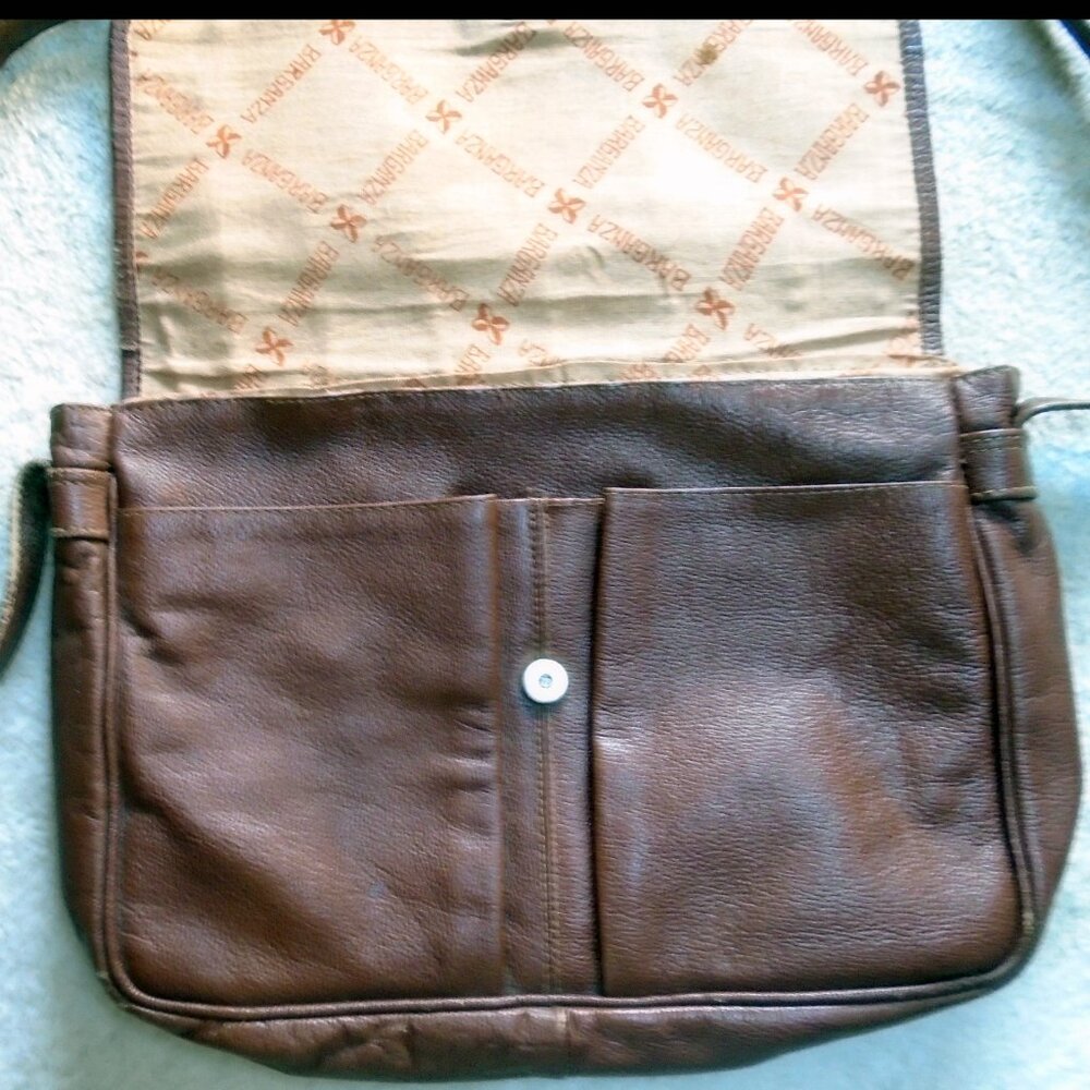 Boho Leather Shoulder Bag is a 70s Vintage Purse - Picture 2 of 12